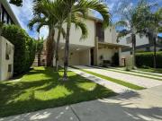 Casa / Sobrado em Condomínio para Locação em Camaçari/BA...