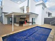 Casa / Sobrado em Condomínio para Locação em Cotia/SP...