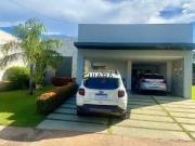 Casa / Sobrado em Condomínio para Locação em Cuiabá/MT...