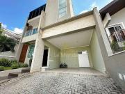 Casa / Sobrado em Condomínio para Locação em Curitiba/PR...