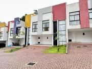 Casa / Sobrado em Condomínio para Locação em Curitiba/PR...