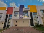 Casa / Sobrado em Condomínio para Locação em Curitiba/PR...