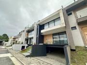 Casa / Sobrado em Condomínio para Locação em Curitiba/PR...