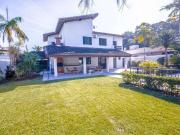 Casa / Sobrado em Condomínio para Locação em Guarujá/SP...