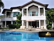 Casa / Sobrado em Condomínio para Locação em Guarujá/SP...