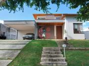 Casa / Sobrado em Condomínio para Locação em Jacareí/SP...