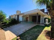 Casa / Sobrado em Condomínio para Locação em Londrina/PR...