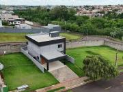 Casa / Sobrado em Condomínio para Locação em Londrina/PR...