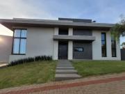 Casa / Sobrado em Condomínio para Locação em Londrina/PR...