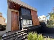 Casa / Sobrado em Condomínio para Locação em Londrina/PR...