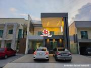 Casa / Sobrado em Condomínio para Locação em Manaus/AM...