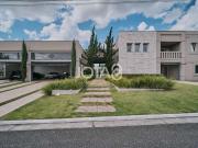Casa / Sobrado em Condomínio para Locação em Pinhais/PR...