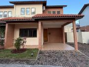 Casa / Sobrado em Condomínio para Locação em Ponta...