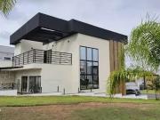 Casa / Sobrado em Condomínio para Locação em Rio das...