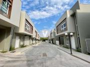 Casa / Sobrado em Condomínio para Locação em Santa...