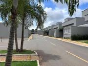 Casa / Sobrado em Condomínio para Venda em Aparecida de...