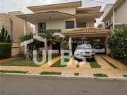 Casa / Sobrado em Condomínio para Venda em Aparecida de...