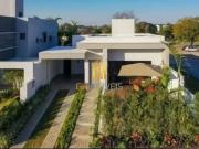 Casa / Sobrado em Condomínio para Venda em Aparecida de...