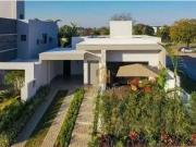 Casa / Sobrado em Condomínio para Venda em Aparecida de...