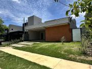 Casa / Sobrado em Condomínio para Venda em Aparecida de...