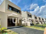 Casa / Sobrado em Condomínio para Venda em Aparecida de...