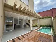 Casa / Sobrado em Condomínio para Venda em Aparecida de...