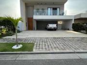 Casa / Sobrado em Condomínio para Venda em Barra dos...