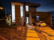 Casa / Sobrado em Condomínio para Venda em Bom Jesus dos...