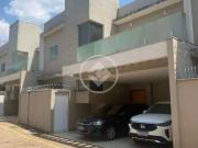 Casa / Sobrado em Condomínio para Venda em Campo...