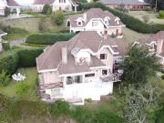 Casa / Sobrado em Condomínio para Venda em Campos do...