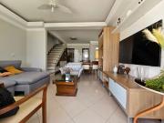 Casa / Sobrado em Condomínio para Venda em Campos dos...