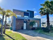 Casa / Sobrado em Condomínio para Venda em Capão da...