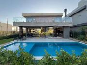 Casa / Sobrado em Condomínio para Venda em Capão da...