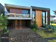 Casa / Sobrado em Condomínio para Venda em Capão da...