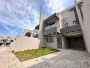 Casa / Sobrado em Condomínio para Venda em Curitiba/PR...