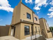 Casa / Sobrado em Condomínio para Venda em Curitiba/PR...