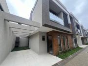 Casa / Sobrado em Condomínio para Venda em Curitiba/PR...