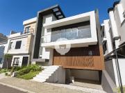 Casa / Sobrado em Condomínio para Venda em Curitiba/PR...