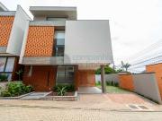 Casa / Sobrado em Condomínio para Venda em Curitiba/PR...