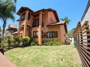 Casa / Sobrado em Condomínio para Venda em...