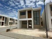 Casa / Sobrado em Condomínio para Venda em Lauro de...