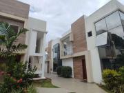 Casa / Sobrado em Condomínio para Venda em Lauro de...