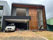 Casa / Sobrado em Condomínio para Venda em Londrina/PR...