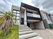 Casa / Sobrado em Condomínio para Venda em Londrina/PR...