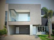 Casa / Sobrado em Condomínio para Venda em Londrina/PR...