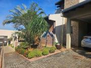 Casa / Sobrado em Condomínio para Venda em Londrina/PR...