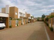 Casa / Sobrado em Condomínio para Venda em Londrina/PR...