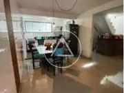 Casa / Sobrado em Condomínio para Venda em Macaé/RJ...