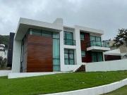 Casa / Sobrado em Condomínio para Venda em Macaé/RJ...