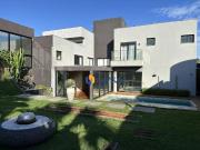 Casa / Sobrado em Condomínio para Venda em Maringá/PR...